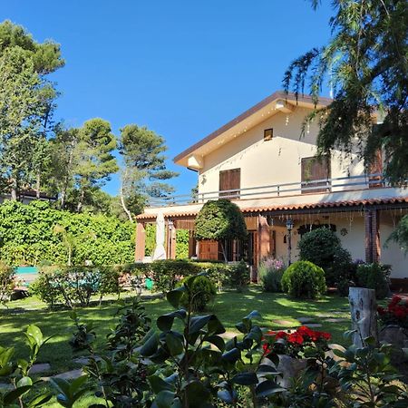 Villa Con Piscina Villa Scott Del Bernese Николози Екстериор снимка