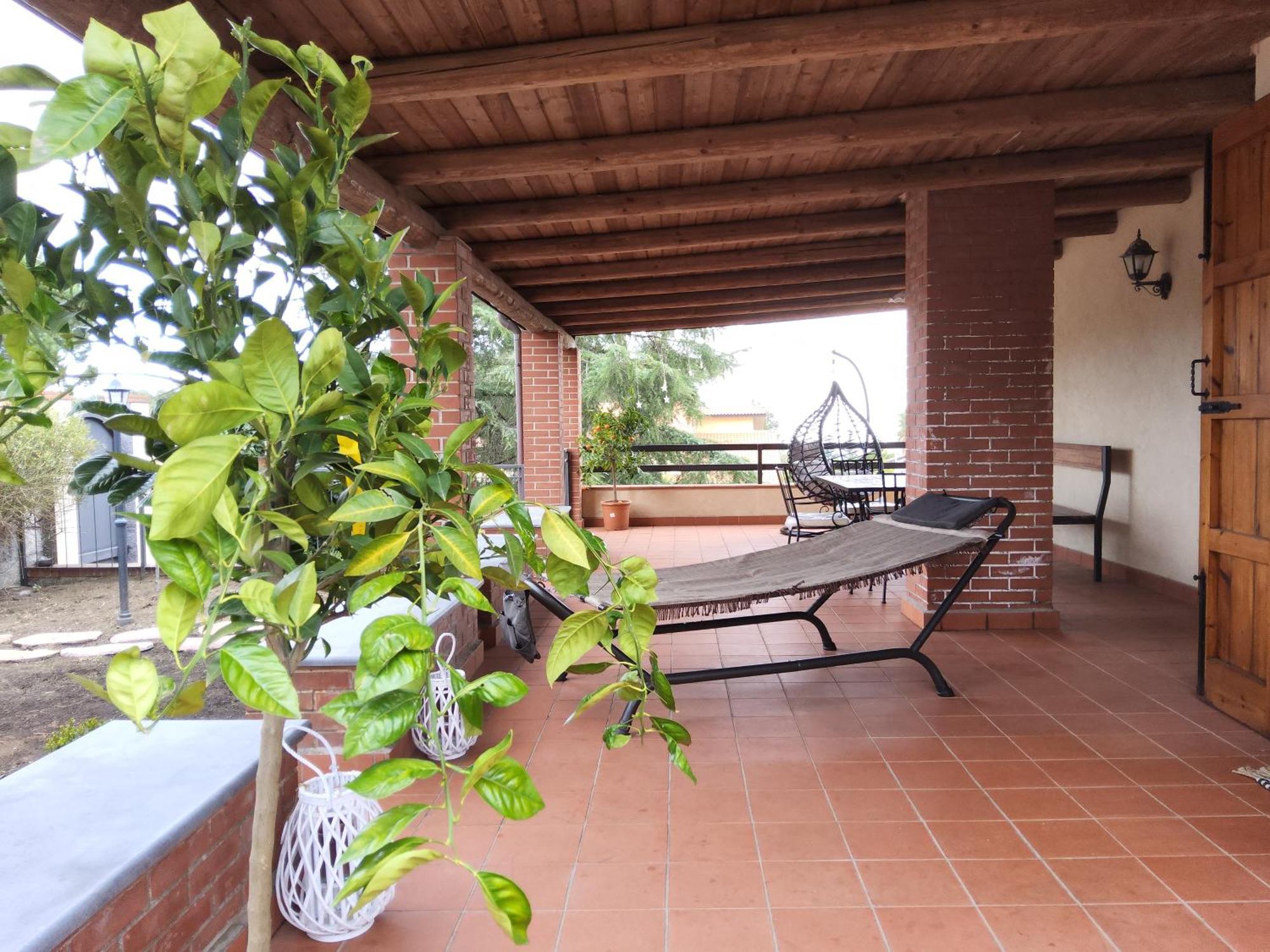 Villa Con Piscina Villa Scott Del Bernese Николози Екстериор снимка